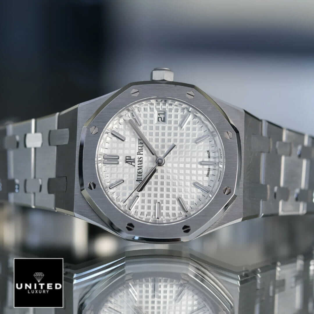 /anwatches_/Audemars-Piguet/Audemars-Piguet/Audemars-Piguet-Royal-Oak-15400-8220-Iced-Out-5.jpg