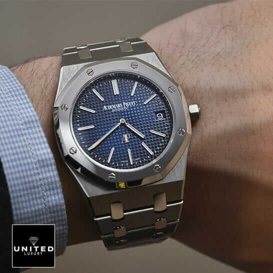/anwatches_/Audemars-Piguet/Audemars-Piguet/Audemars-Piguet-Royal-Oak-8220-Jumbo-8221-Extra-37.jpg