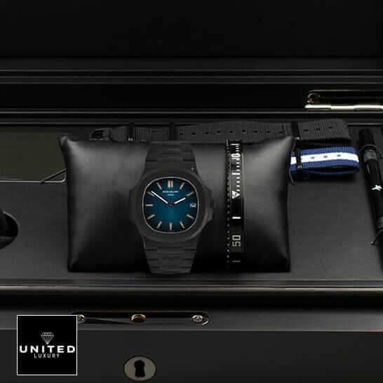 /anwatches_/Patek-Philippe/Patek-Philippe/Patek-Philippe-Nautilus-5711-1A-010-8220-Black-7.jpg