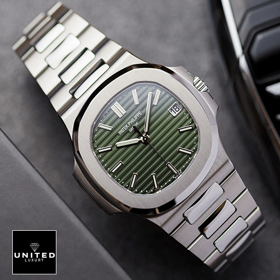 /anwatches_/Patek-Philippe/Patek-Philippe/Patek-Philippe-Nautilus-5711-1A-014-8220-Olive-7.png