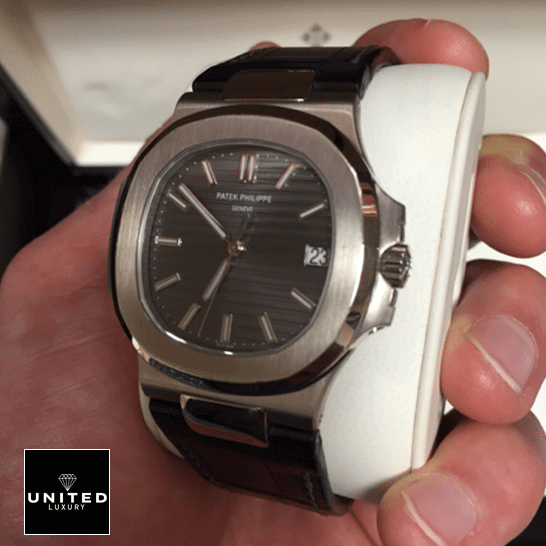 /anwatches_/Patek-Philippe/Patek-Philippe/Patek-Philippe-Nautilus-5711G-001-White-Gold-14.png