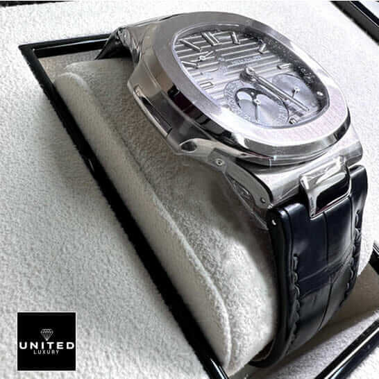 /anwatches_/Patek-Philippe/Patek-Philippe/Patek-Philippe-Nautilus-5712-1A-001-8220-Moon-12.jpg