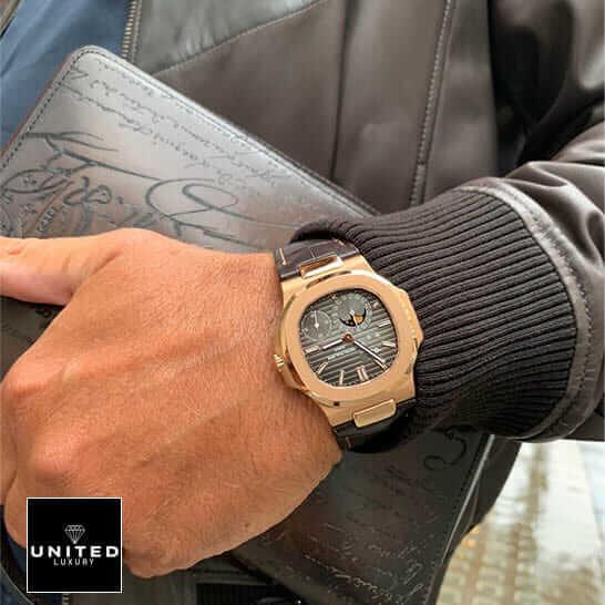 /anwatches_/Patek-Philippe/Patek-Philippe/Patek-Philippe-Nautilus-5712R-001-8220-Rose-Gold-7.jpg