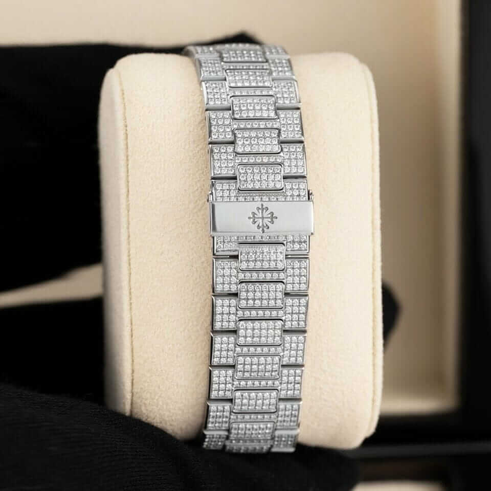 /anwatches_/Patek-Philippe/Patek-Philippe/Patek-Philippe-Nautilus-5719-10G-010-8220-Diamond-4.jpg