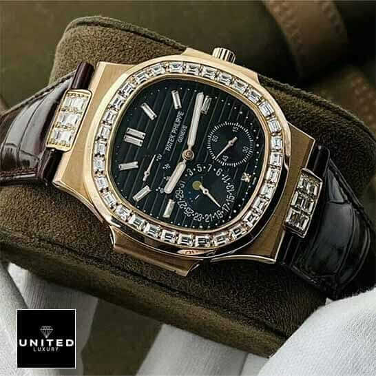 /anwatches_/Patek-Philippe/Patek-Philippe/Patek-Philippe-Nautilus-5724-8220-Baguette-9.jpg