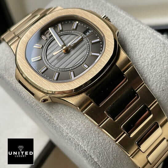 /anwatches_/Patek-Philippe/Patek-Philippe/Patek-Philippe-Nautilus-7011-1R-8220-Rose-Gold-21.jpg