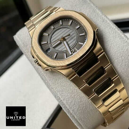 /anwatches_/Patek-Philippe/Patek-Philippe/Patek-Philippe-Nautilus-7011-1R-8220-Rose-Gold-22.jpg