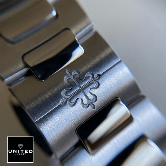 /anwatches_/Patek-Philippe/Patek-Philippe/Patek-Philippe-Nautilus-7118-1A-8220-Smoke-Gray-13.png