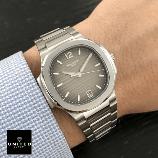 /anwatches_/Patek-Philippe/Patek-Philippe/Patek-Philippe-Nautilus-7118-1A-8220-Smoke-Gray-9.png
