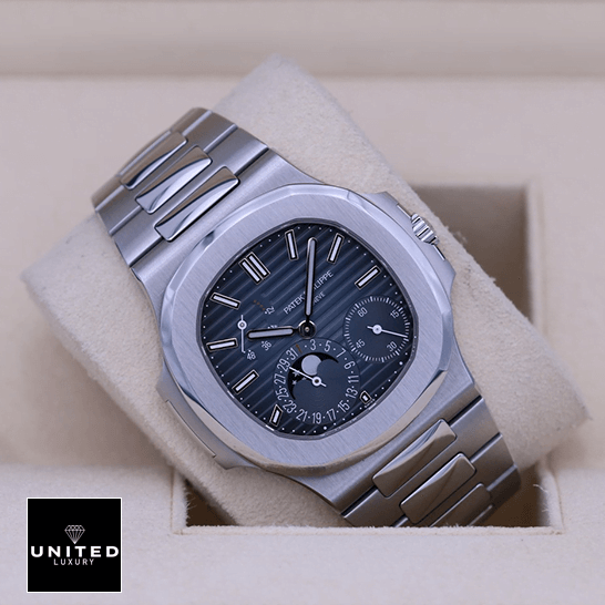 /anwatches_/Patek-Philippe/Patek-Philippe/Patek-Philippe-Nautilus-Steel-Blue-Dial-Moon-17.png