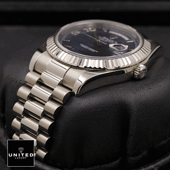 /wp-content/uploads/rolex_day_date_II_218239_V6_stainless_steel_sundust_dial_replica_bracelet.png